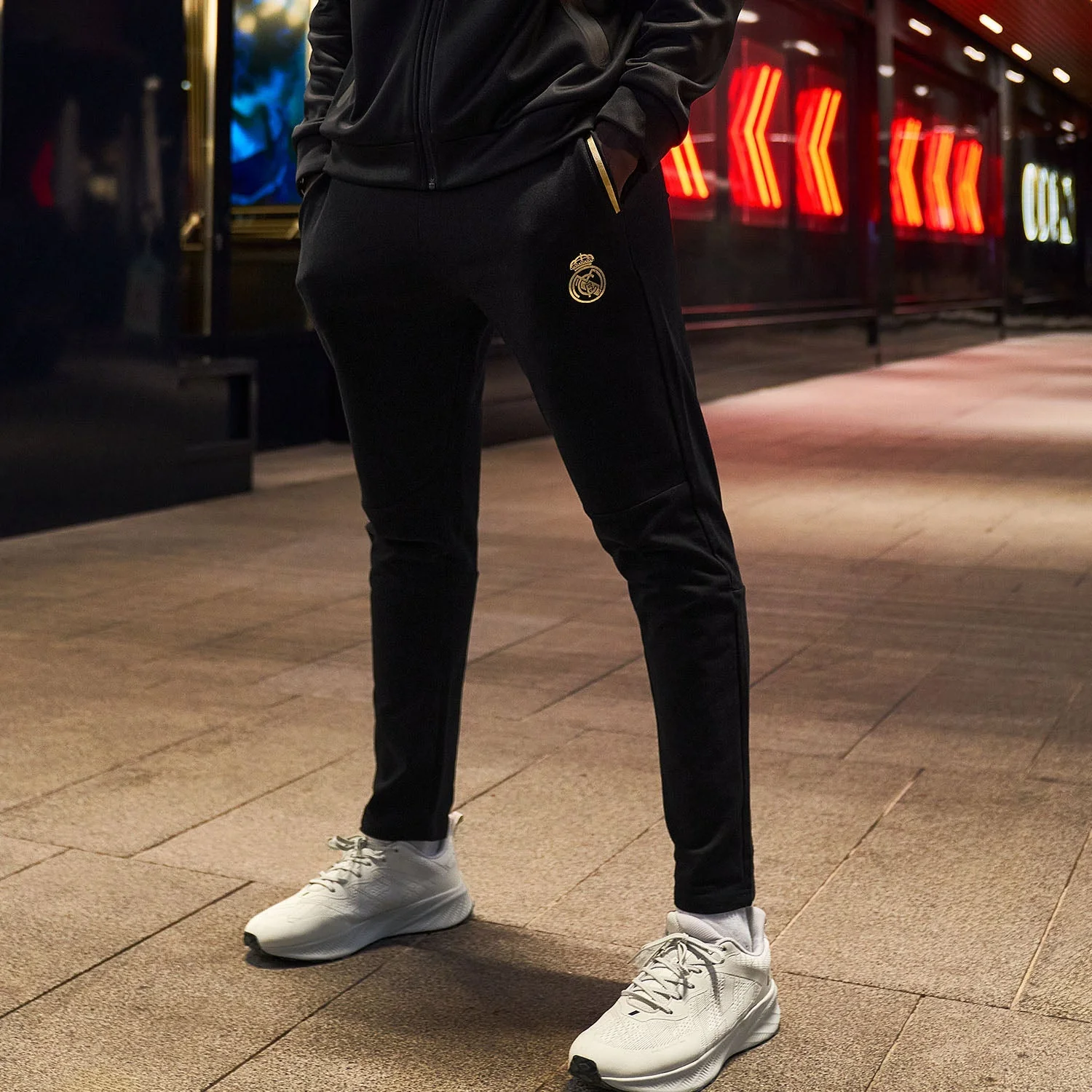 Mens Black & Gold Trousers - Image 5