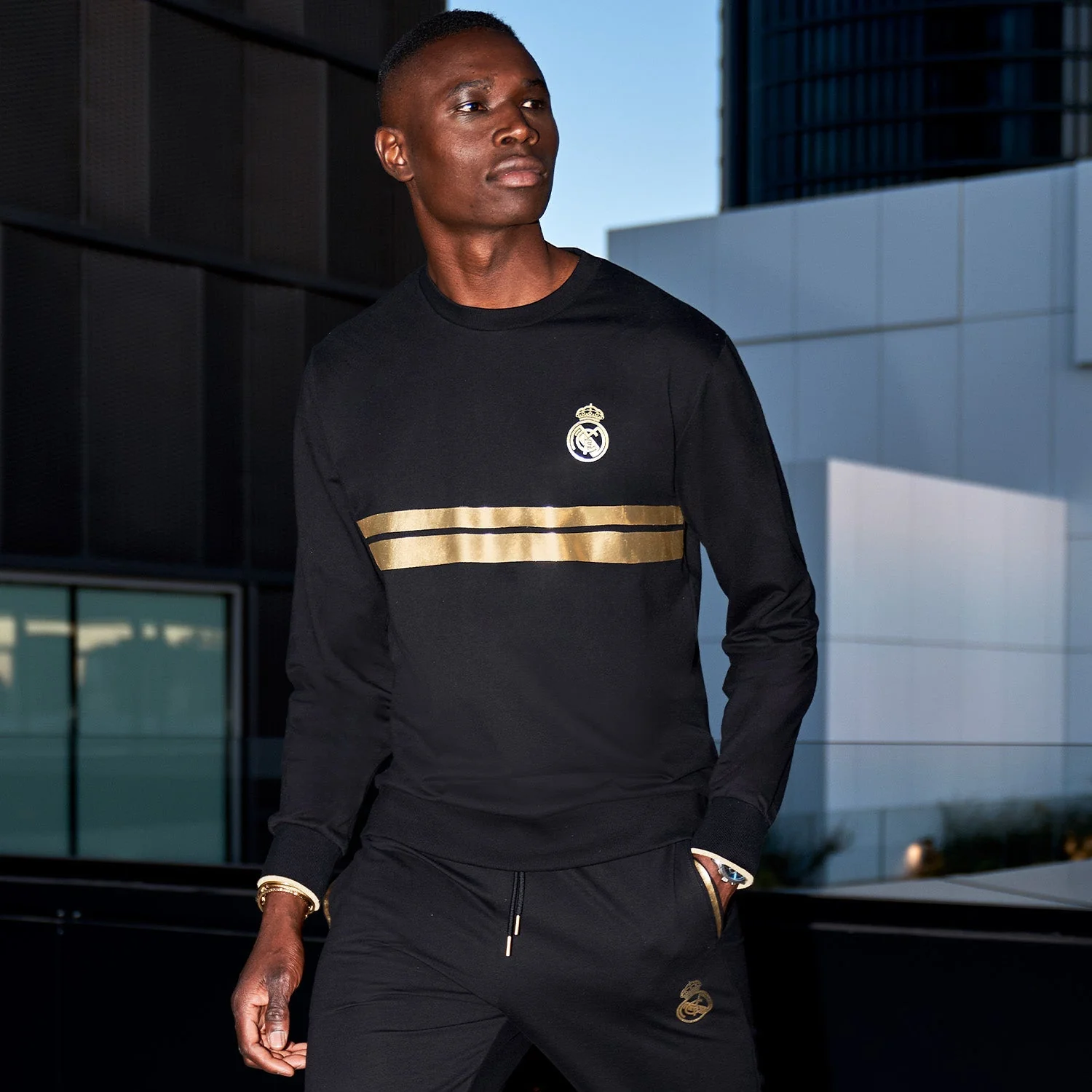 Mens Black & Gold Crew Sweatshirt - Image 4