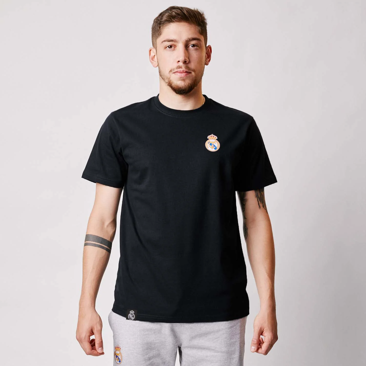 Mens Essentials Color Crest T-Shirt Black - Image 2