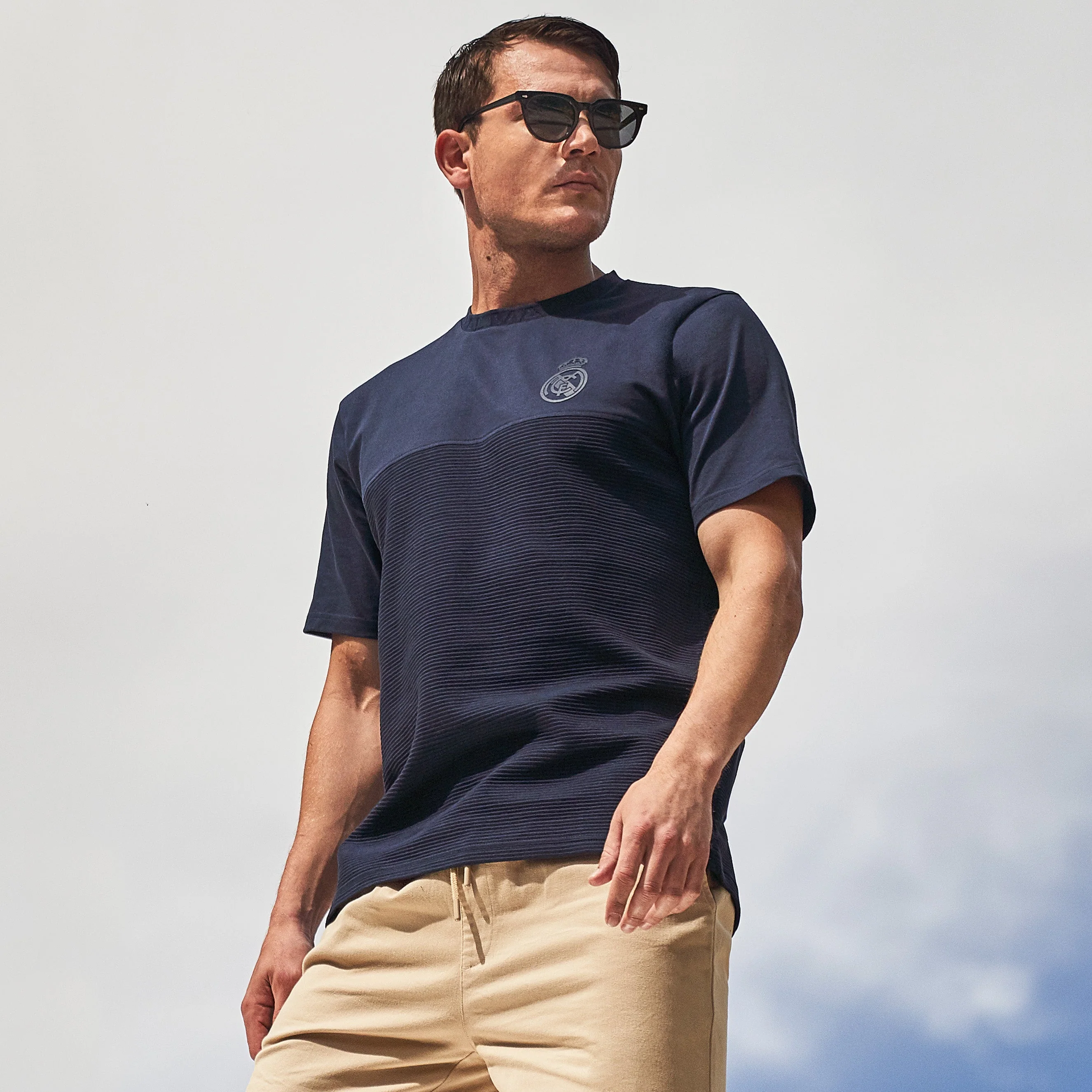 Sakura Unisex Textured Seam T-Shirt Navy - Image 4